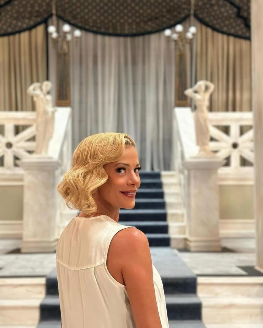 Ζέτα Μακρυπούλια: Στα γυρίσματα της σειράς «Grand Hotel»