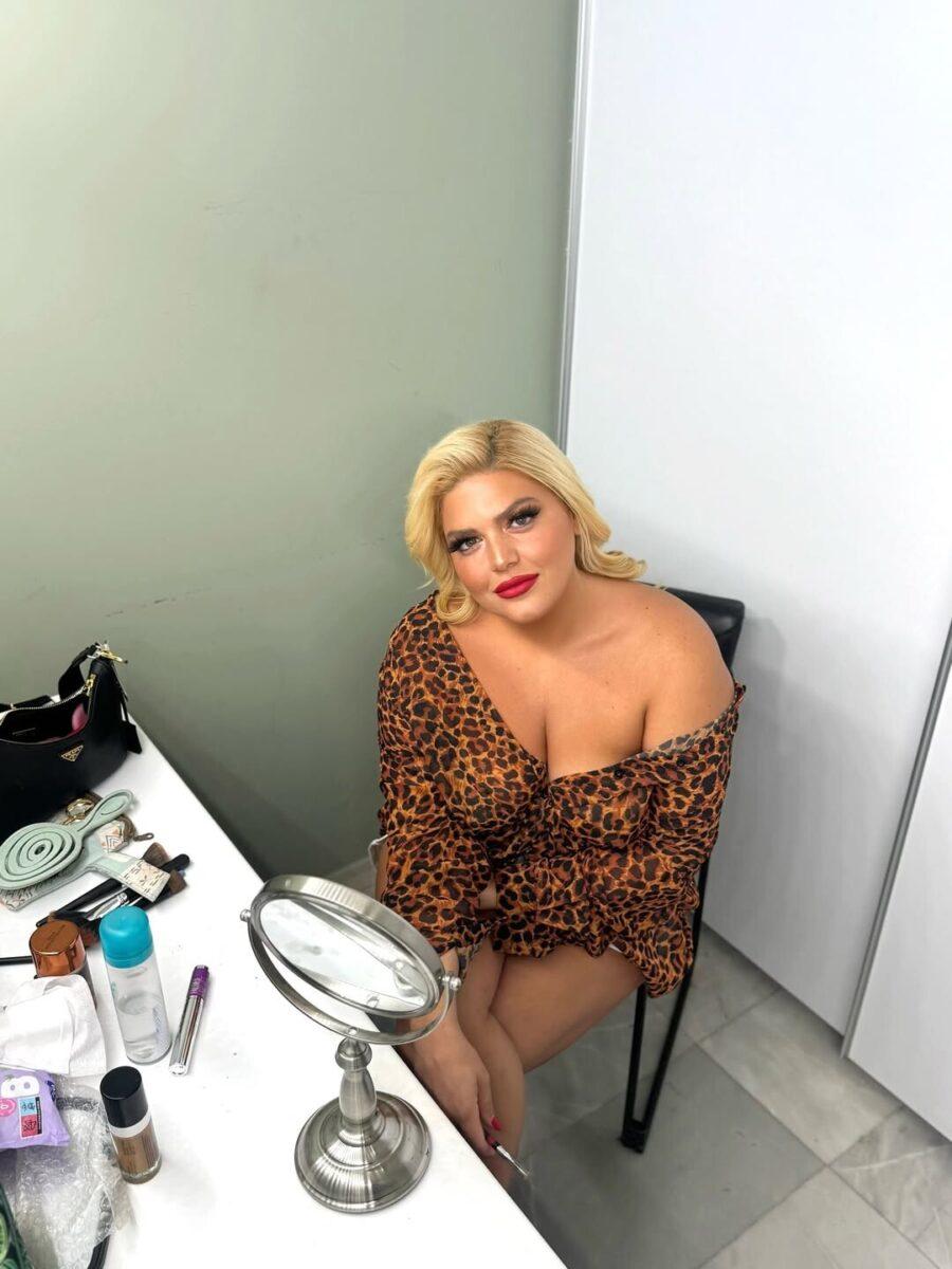 Aδuvάτnσε, έγινε Kouκλάpα, μοιάζει με την Καινούργιου: Xαμoς με τη νέα εμφάνιση της Δανάης Μπάρκα