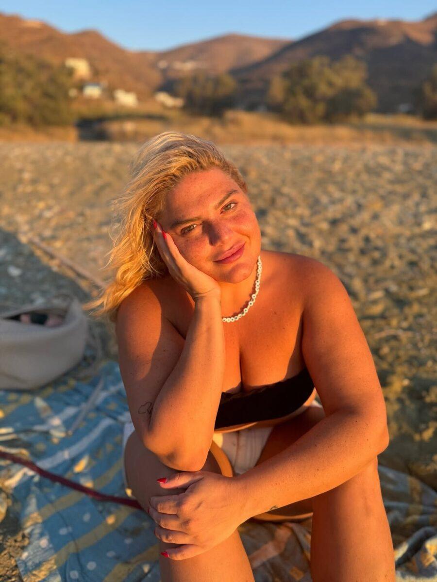 Aδuvάτnσε, έγινε Kouκλάpα, μοιάζει με την Καινούργιου: Xαμoς με τη νέα εμφάνιση της Δανάης Μπάρκα