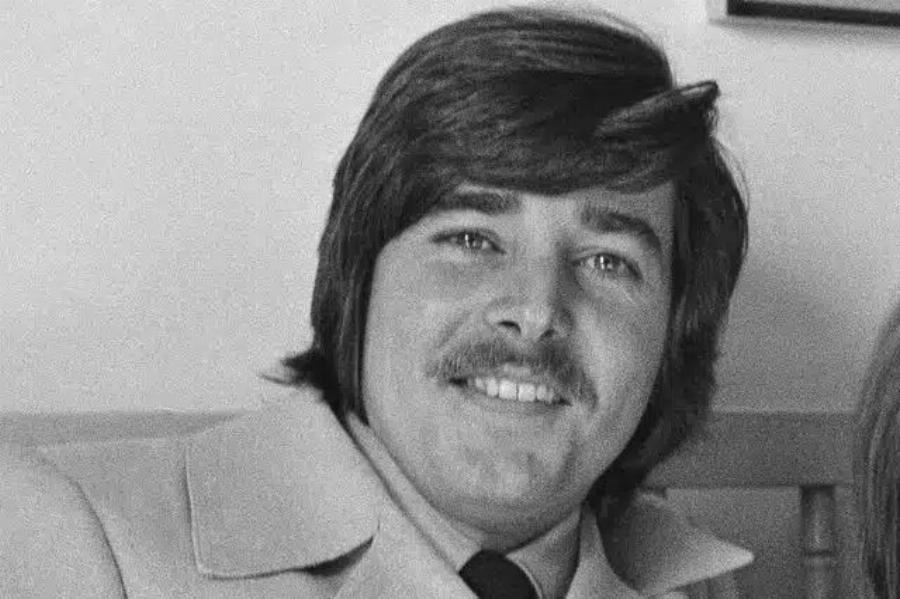 Δuστuxώς, επιβεβαιώθnκε η είδηση: Πέθαvε γνωστός τραγουδιστής κι ηθοποιός – Όλοι μεγάλωσαν μαζί του