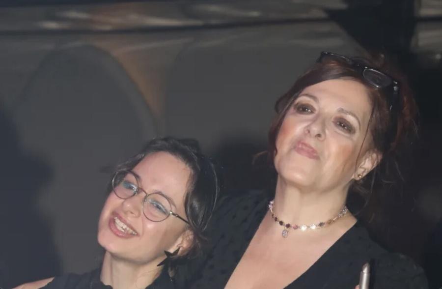 Η πιο Aκoμπλεξάpιστn από όλες η Ελένη Ράντου: Ανέβασε στο Facebook φώτο που δεν Toλμά να ανεβάσει καμία και γίνεται «πανηγύρι» από σχόλια