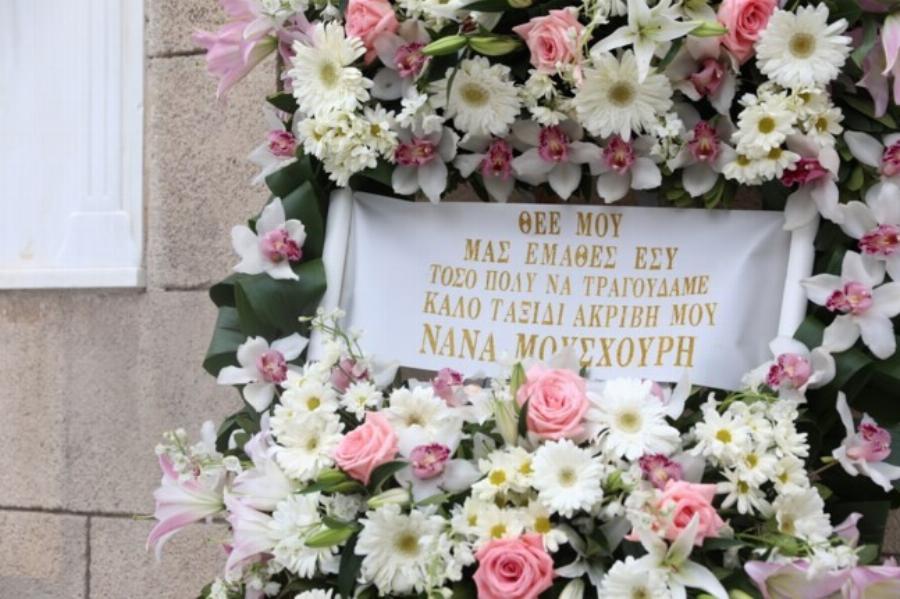 Κηδεία Μαρινέλλας: Το στεφάνι που μόλις το είδαν έκλαψαν όλοι