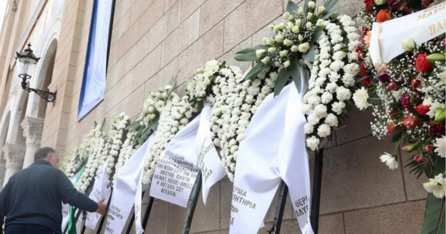 Κηδεία Μαρινέλλας: Το στεφάνι που μόλις το είδαν έκλαψαν όλοι