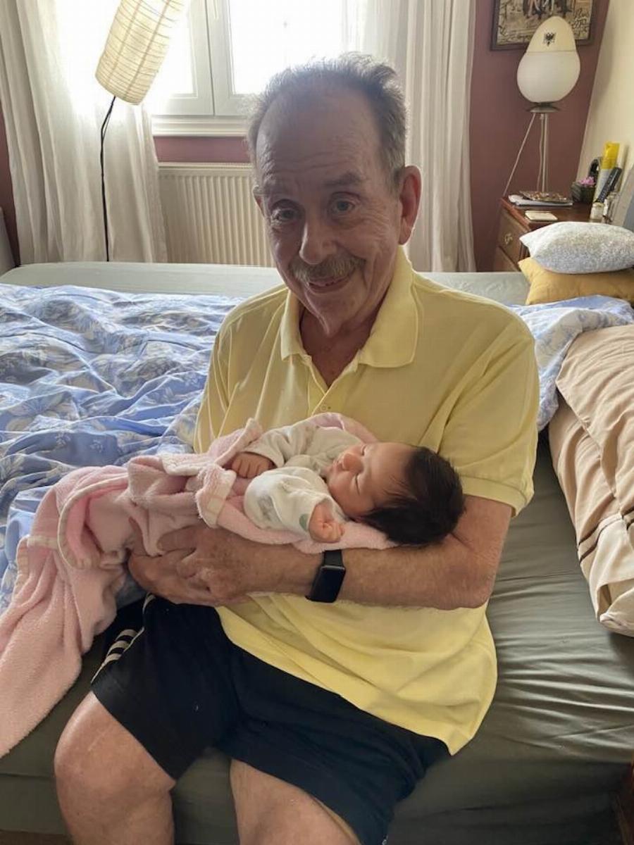 Παππούς για 4η φορά ο Ηλίας Μαμαλάκης – Η φωτογραφία αγκαλιά με την εγγονή του