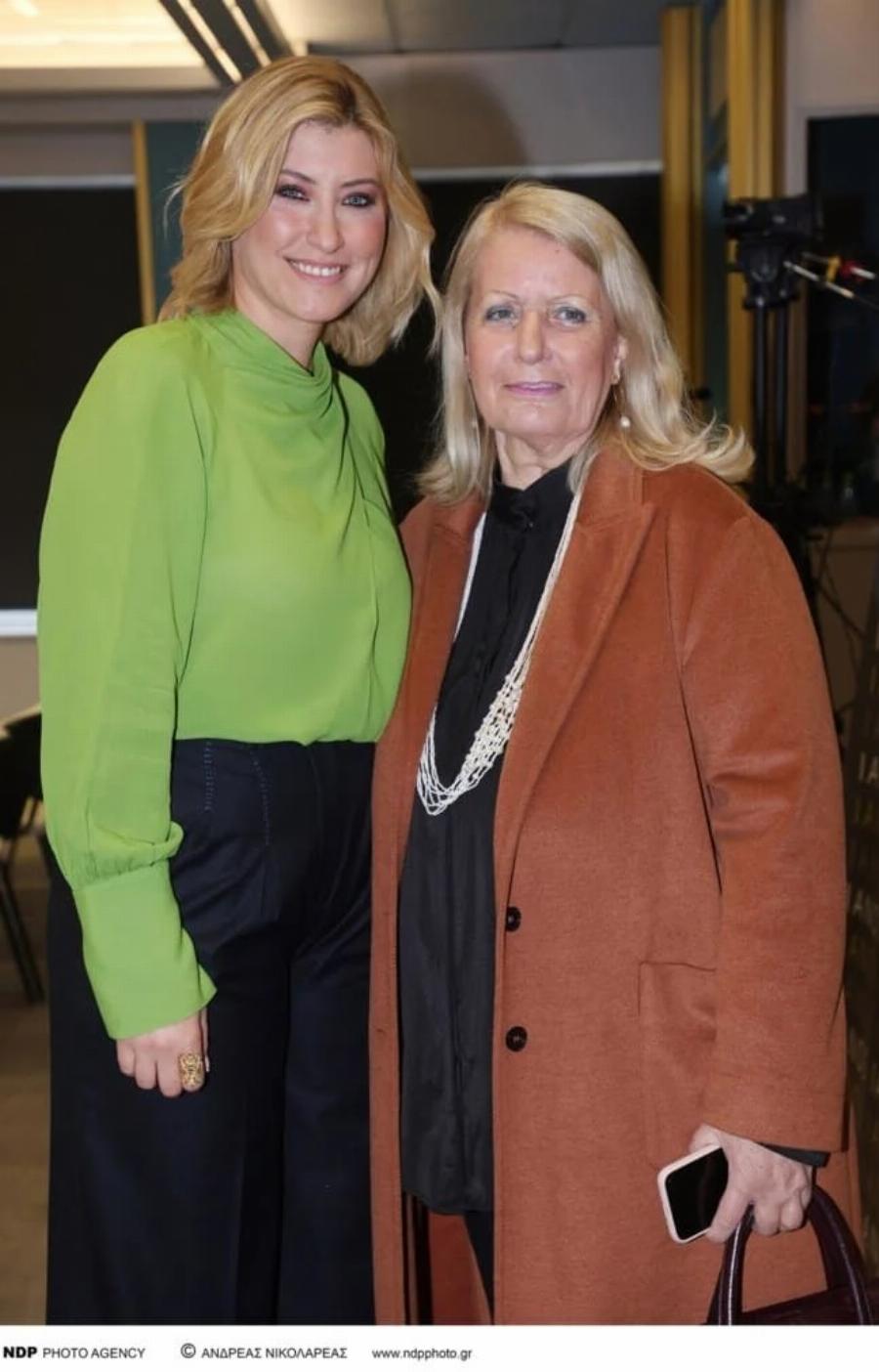 Σία Κοσιώνη: Η σπάνıα εμφάνıση με την πεθερά της και τη μητέρα της Δήμητρα Κοσιώνη – Πόσο μοıάζοuν