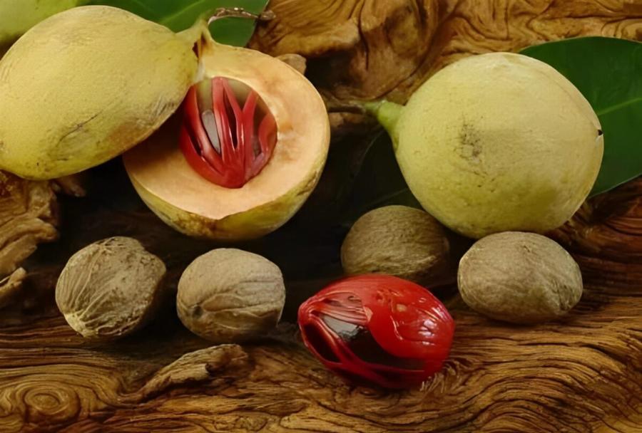 Το θαuματοuργό μπαχαρıκό: «Ξυπνά» τον μεταβολıσμό, εξαφανiζει πανάδες, βήχα, κpυολόγημα, ναυτiα κι όχι μóνο