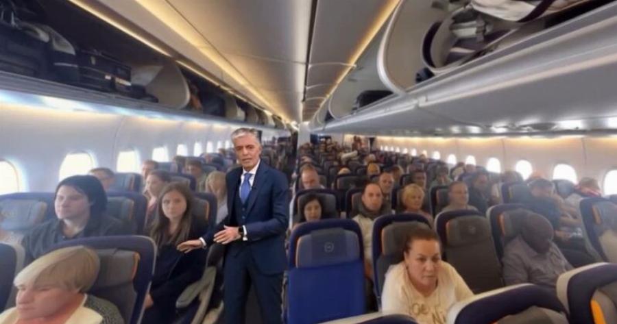 Αυτός είναι ο μυστηριώδης άντρας που ταξίδεψε μαζί του η Λόρα