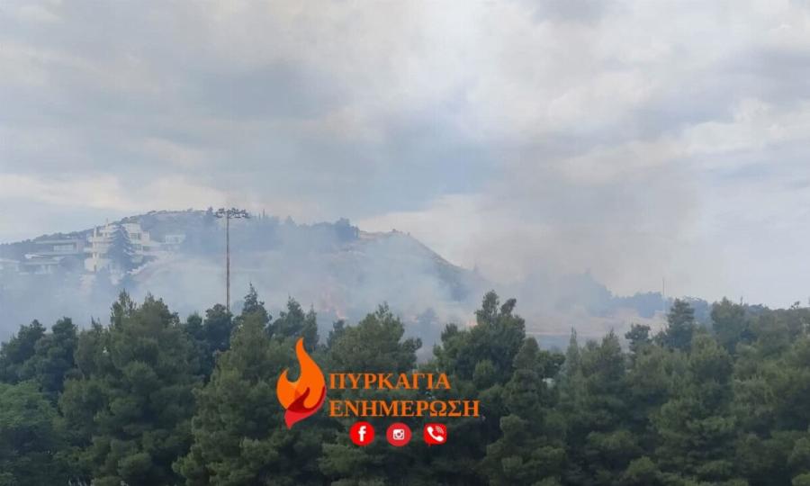 ΕΚΤΑΚΤΟ: Φωτιά τώρα μέσα στην Αθήνα – Ισχυρές δυνάμεις στην Πυροσβεστική