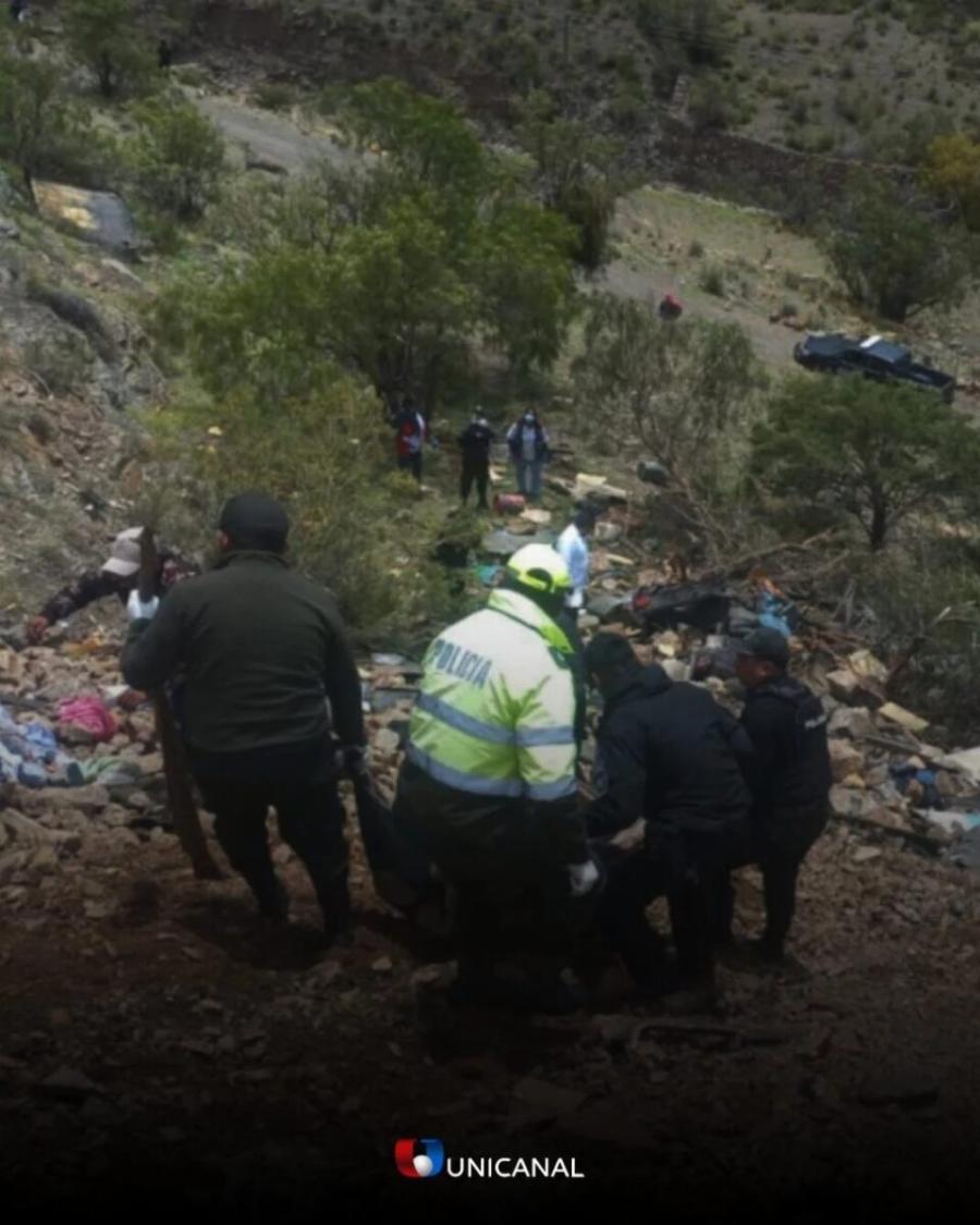 ΕΚΤΑΚΤΟ: ΛΕΩΦΟΡΕΙΟ ΕΠΕΣΕ ΣΕ ΓΚΡΕΜΟ – ΠΑΝΩ ΑΠΟ 30 ΝΕΚΡΟΙ