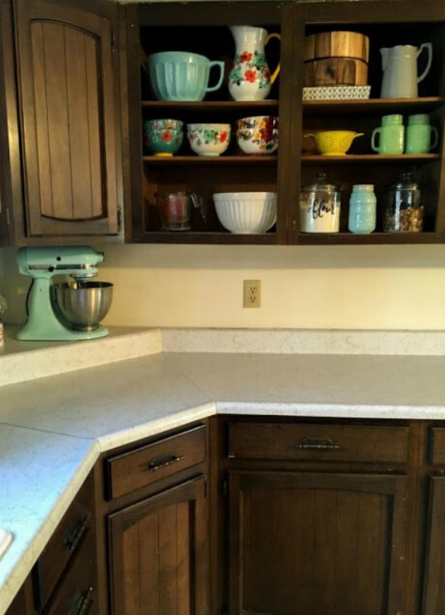 Νοικοκυρά κατάφερε να μεταμορφώσει εντελώς την κουζίνα της με μόλις 230 ευρώ