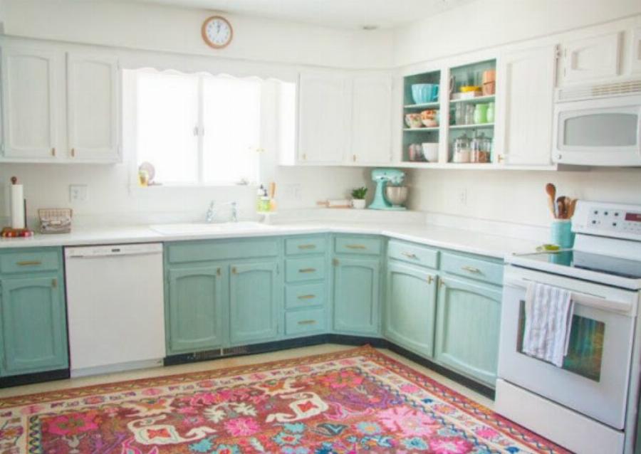 Νοικοκυρά κατάφερε να μεταμορφώσει εντελώς την κουζίνα της με μόλις 230 ευρώ