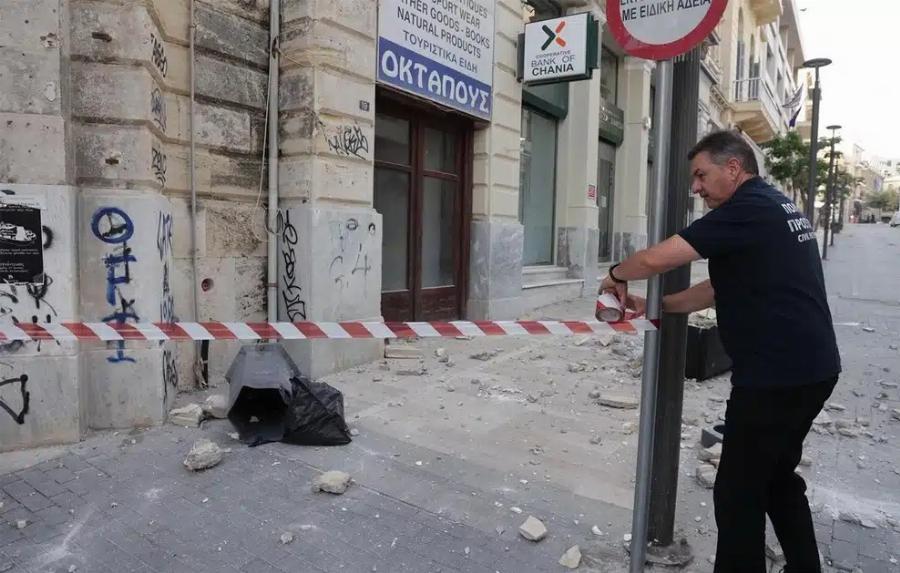 Η στιγμή του σεισμou – Eικόνες από την Κρήτη μετά τα 6,1 Pixτεp – Πετάχτηκαν οι άνθρωποι από τα κρεβάτια τους