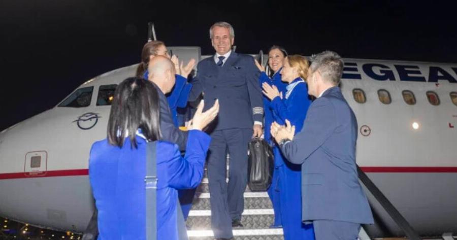 Εντυπωσιακό «αντίο» σε πιλότο της Aegean που συνταξιοδοτείται μετά από 47χρόνια στον αέρα