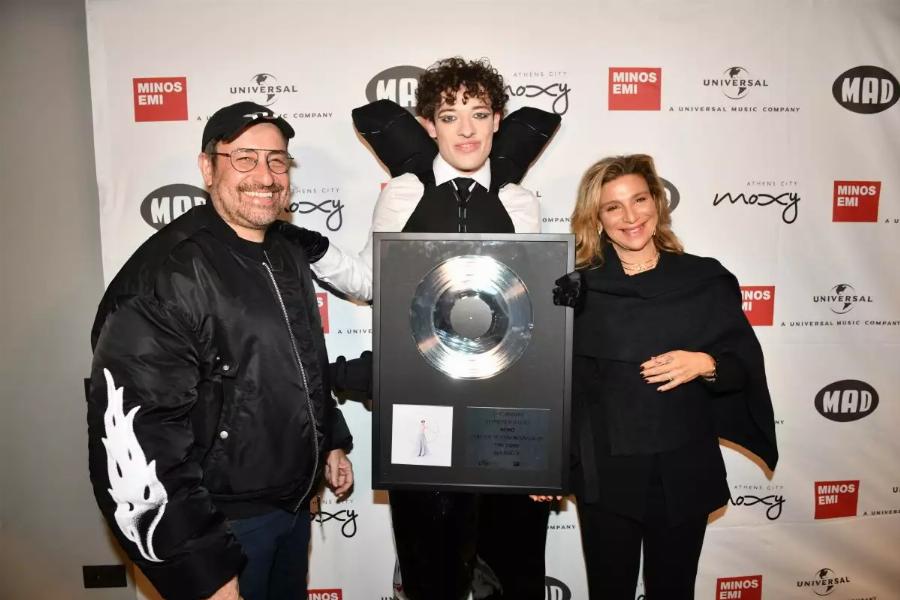 Έφτασε στην Ελλάδα το Nemo – Έκανε την πιο εκκεντρική εμφάνιση