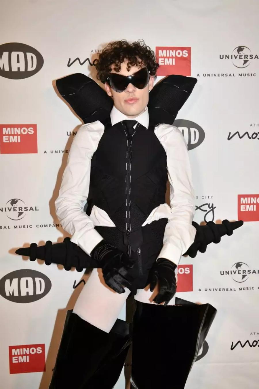 Έφτασε στην Ελλάδα το Nemo – Έκανε την πιο εκκεντρική εμφάνιση