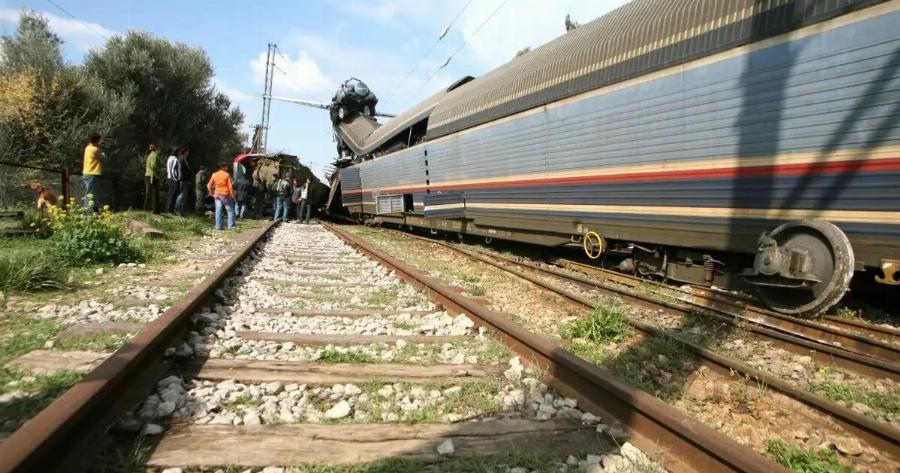 ΕΚΤΑΚΤΟ ΤΩΡΑ Τρένο παρέσυρε αυτοκίνητο – Σε σοκ μηχανοδηγός και επιβάτες