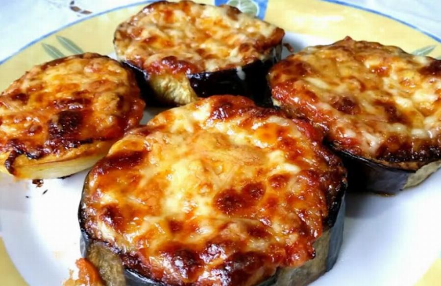Μελιτζάνες σαν πιτσάκια στον φούρνο – πανεύκολες και απίστευτα νόστιμες