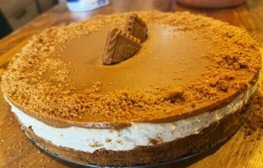 Αυτό το cheesecake Lotus εξαφανίζεται πριν προλάβεις να σερβίρεις