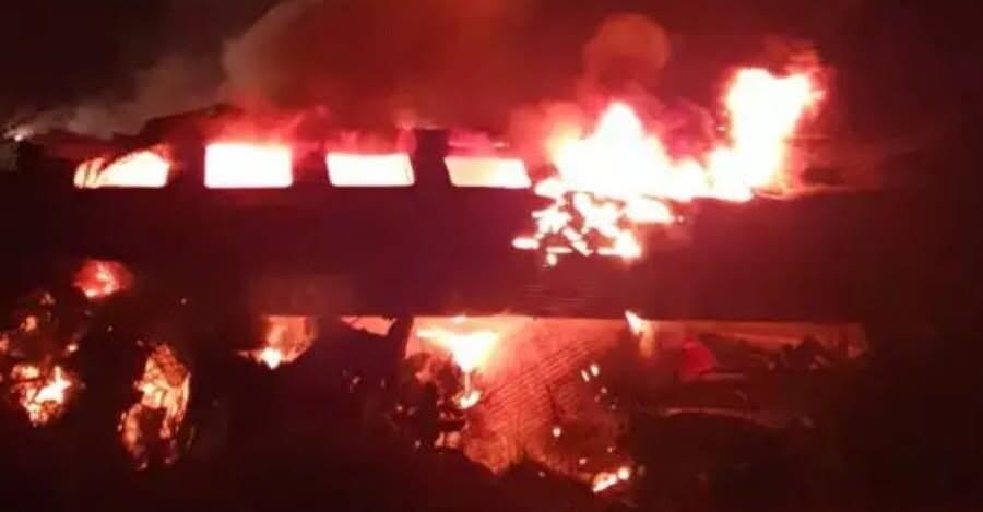 Τέμπη: Καύσιμη ύλη 3,5 τόνων φέρεται να φόρτωσαν στην εμπορική αμαξοστοιχία πριν την σύγκρουση και την έκρηξη