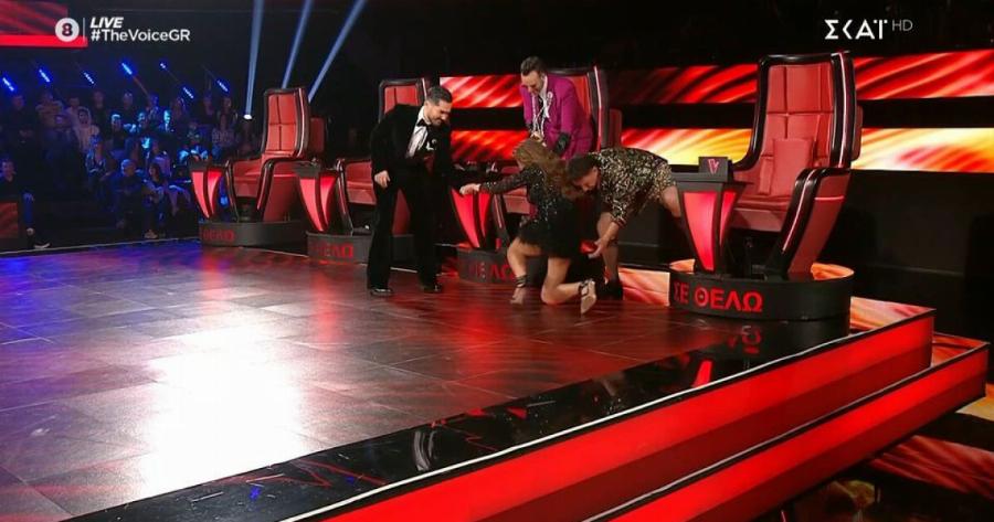 The Voice: Η Έλενα έπεσε στο πλατό και έκανε