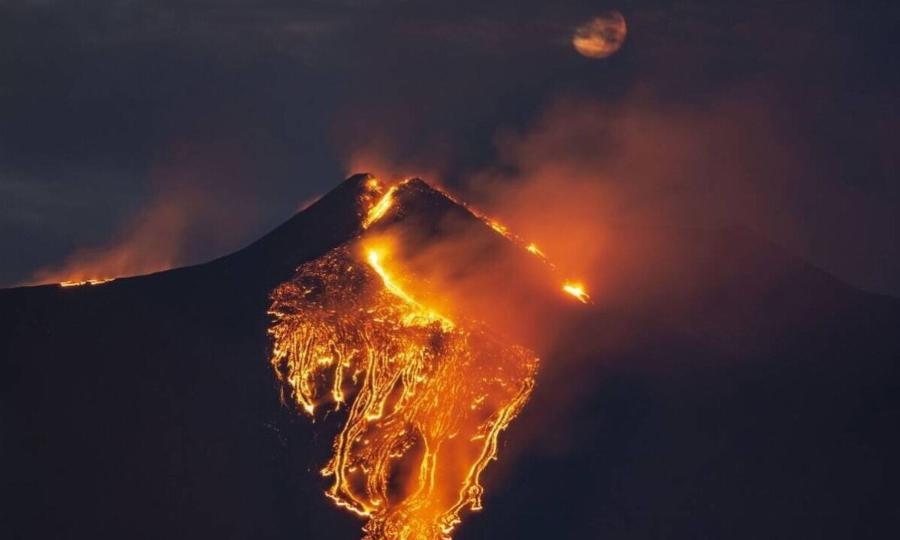 EKTAKTO ΤΩΡΑ: EΞEPPAΓH ΤΟ ΗΦΑΙΣΤΕΙΟ – ΜΕΓΑΛΗ EKPHΞH, ΓΕΜΙΖΕΙ ΛΑΒΑ Ο ΤΟΠΟΣ