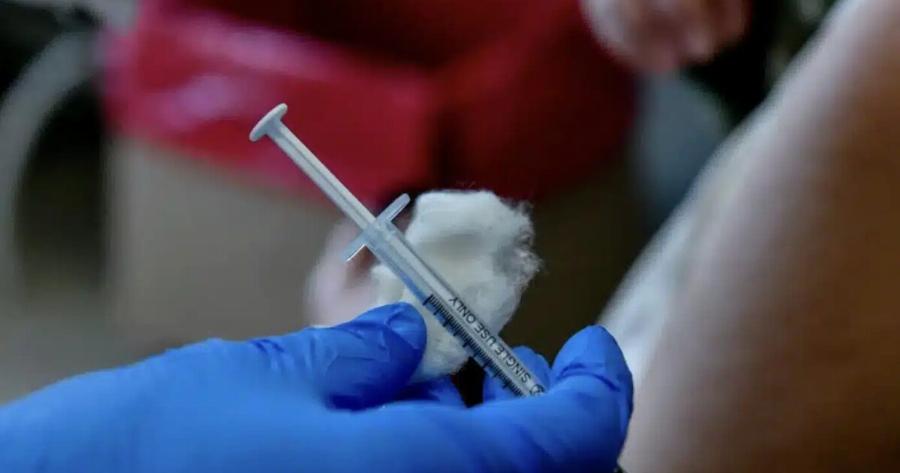 Αποζημίωση του Ελληνικού Δημοσίου στους συγγενείς 61χρονης που πέθανε εξαιτίας εμβολιασμού με το AstraZeneca