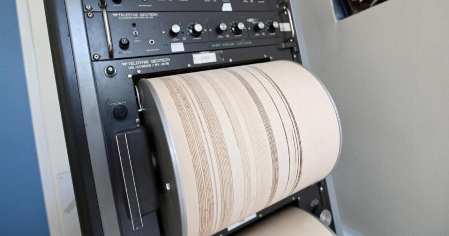 ΕΚΤΑΚΤΟ: ΔΙΠΛΟΣ ΣΕΙΣΜΟΣ ΤΩΡΑ ΣΤΗ ΧΩΡΑ ΜΑΣ – ΣΤΟΥΣ ΔΡΟΜΟΥΣ ΟΙ ΚΑΤΟΙΚΟΙ