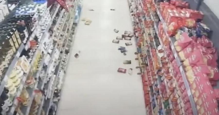 Αγρίνιο: Η στιγμή του σεισμού των 4,7 Ρίχτερ σε σούπερ μάρκετ – Έτρεχε έντρομη η υπάλληλος