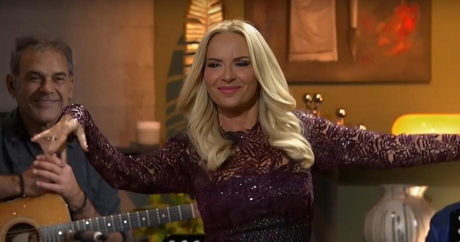 Έμειναν με ανοιχτό το στόμα: “Δίδαξε” τσιφτετέλι η Μαρία Μπεκατώρου, σείστηκε το στούντιο με τις φιγούρες της