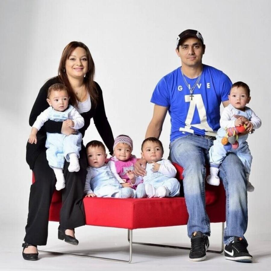 Νόμιζε ότι περίμενε δίδυμα: Αλλά η γέννα κατέληξε να σπάσει πολλαπλά ρεκόρ γέννας στη χώρα