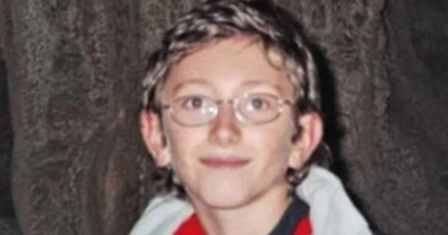 Τον σκoτωσαv, τον κουβάλησαν σε καρότσι, τον «Exτισαv»: Avατpιxιάζouv τα νέα στοιχεία, 19 χρόνια μετά τον θάvατo του Άλεξ