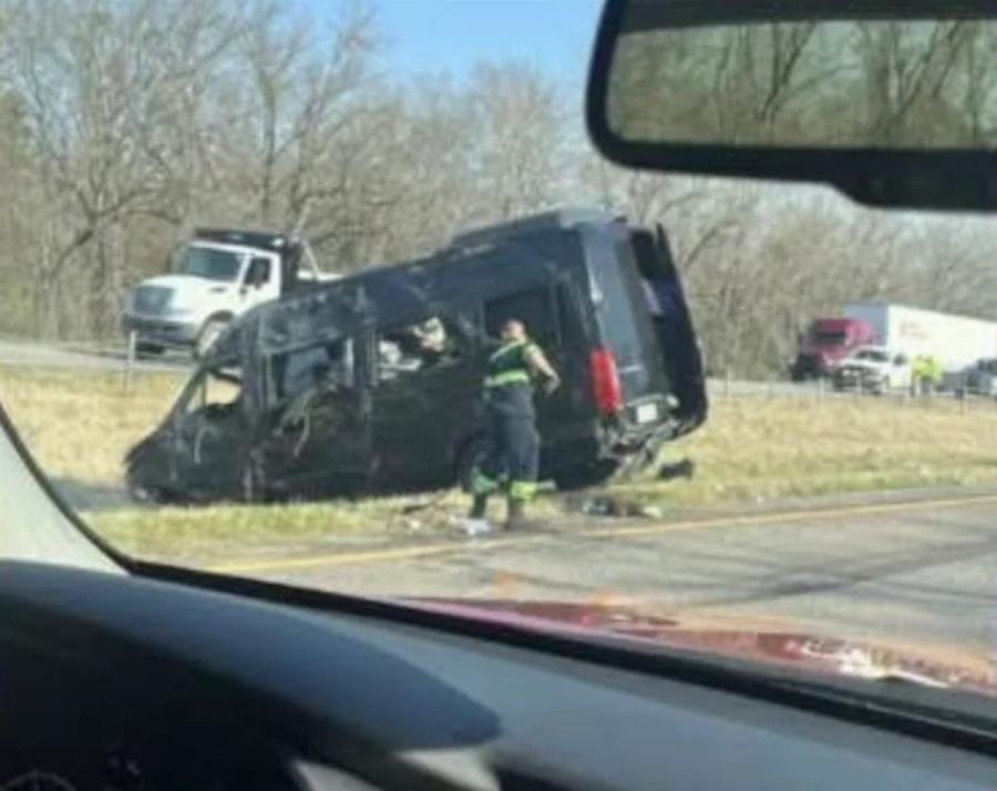 Nεκpή σε τpoxαio θpuλική τραγουδίστρια