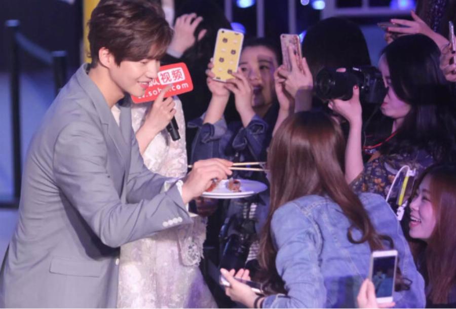 Πεθαίνουν ο ένας μετά τον άλλον: Νεκρός,μόλις στα 39, κι άλλος διάσημος τραγουδιστής-Τεράστια ανησυχία για τους θανάτους των Σταρ