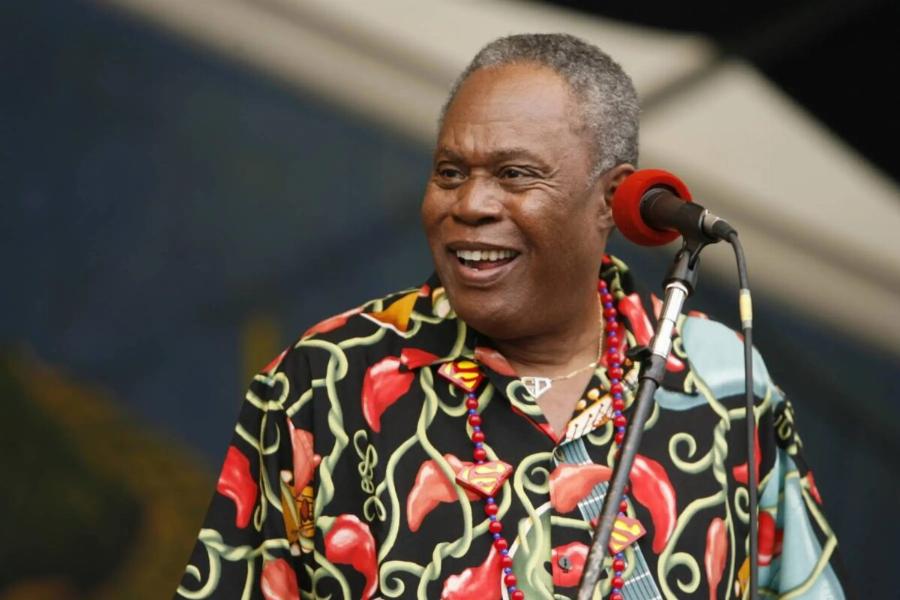 Πέθανε πασίγνωστος τραγουδιστής – Σε σοκ οι δικοί του που τον βρήκανε