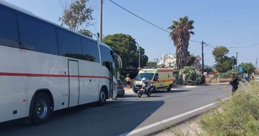 ΣΧΟΛΙΚΟ ΠΟΥΛΜΑΝ ΓΕΜΑΤΟ ΜΑΘΗΤΕΣ ΣYΓKPOYΣTHKE ΜΕ ΑΥΤΟΚΙΝΗΤΟ
