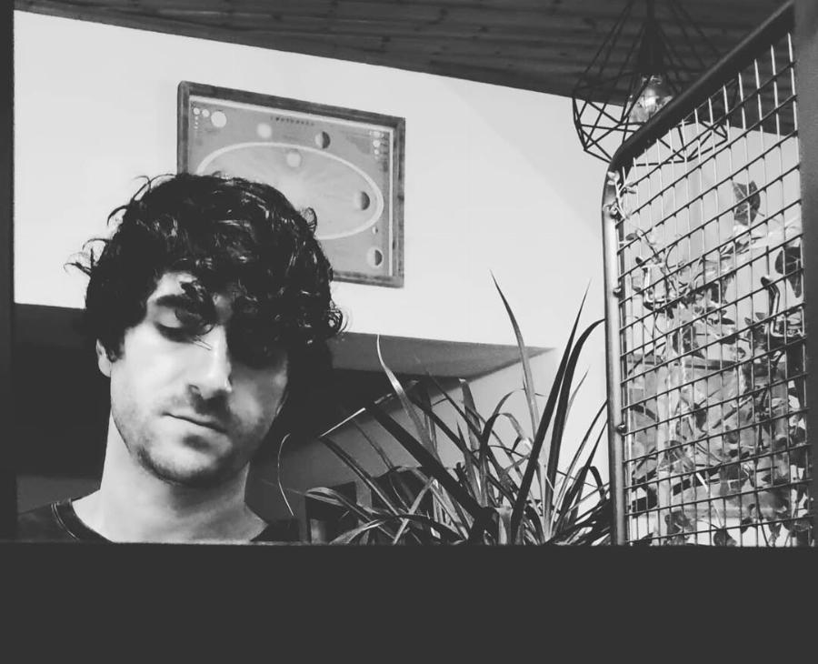 Ξυρίστηκε, κουρεύτηκε, μοιάζει 15 χρόνια νεότερος: Κούκλος ο τηλεοπτικός Άγιος Παΐσιος χωρίς τα μούσια, οι φώτο που ξετρέλαναν τις γυναίκες