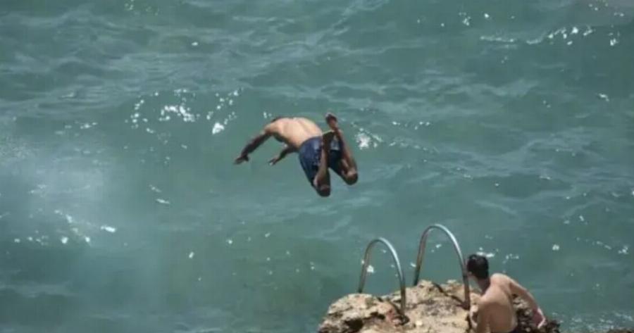 Σε κώμα 15χρονος έπειτα από βουτιά στη θάλασσα: Το μοιραίο λάθος – «Είναι σαν να μην υπάρχει», λένε οι γονείς του