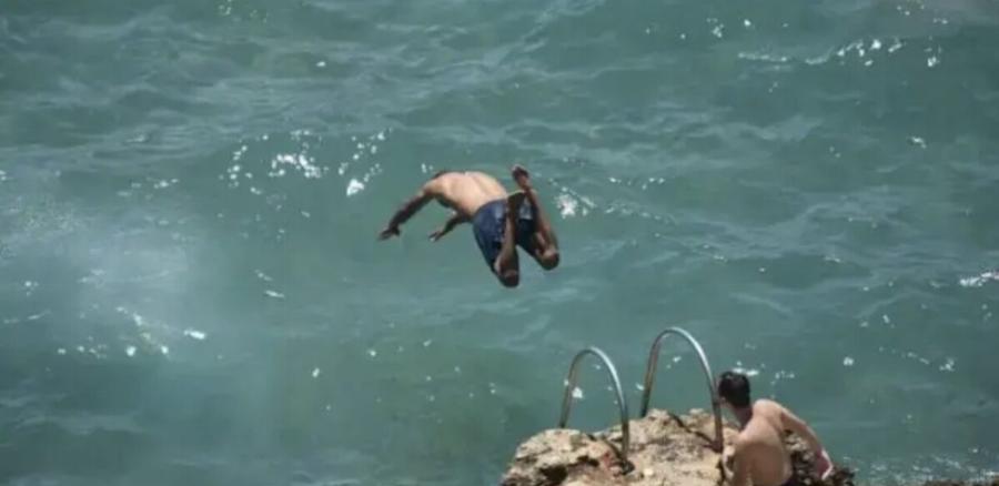 Σε κώμα 15χρονος έπειτα από βουτιά στη θάλασσα: Το μοιραίο λάθος – «Είναι σαν να μην υπάρχει», λένε οι γονείς του