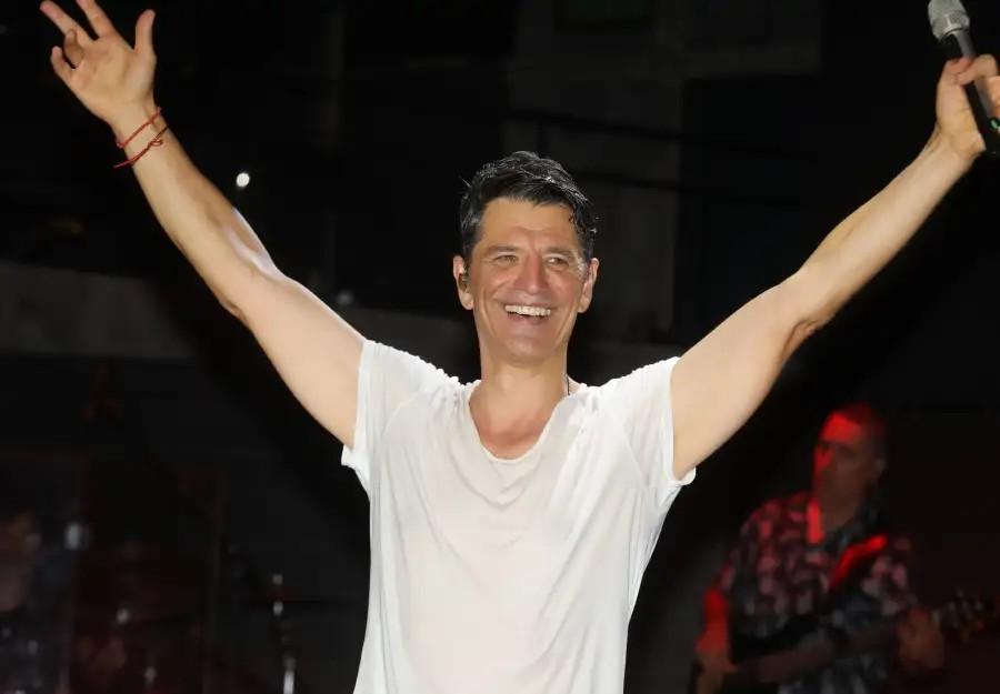 Αλέξανδρος Ρουβάς: Ο πρωτότοκος γιος του Σάκη Ρουβά και της Κάτιας Ζυγούλη μεγάλωσε και μοιάζει απίστευτα στον πατέρα του