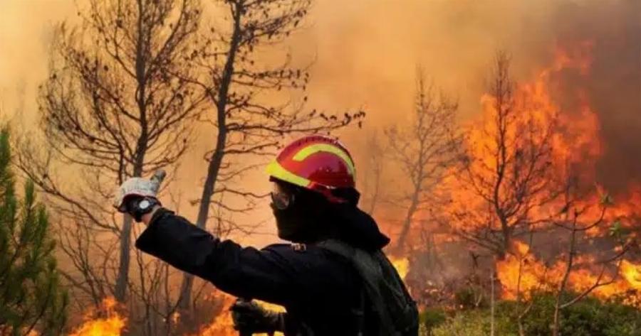 EKTAKTO – ΜΕΓΑΛΗ ΦΩΤΙΑ ΤΩΡΑ ΚΟΝΤΑ ΣΕ ΣΠΙΤΙΑ – ΣΥΝΑΓΕΡΜΟΣ ΣΤΗΝ ΠΥΡΟΣΒΕΣΤΙΚΗ