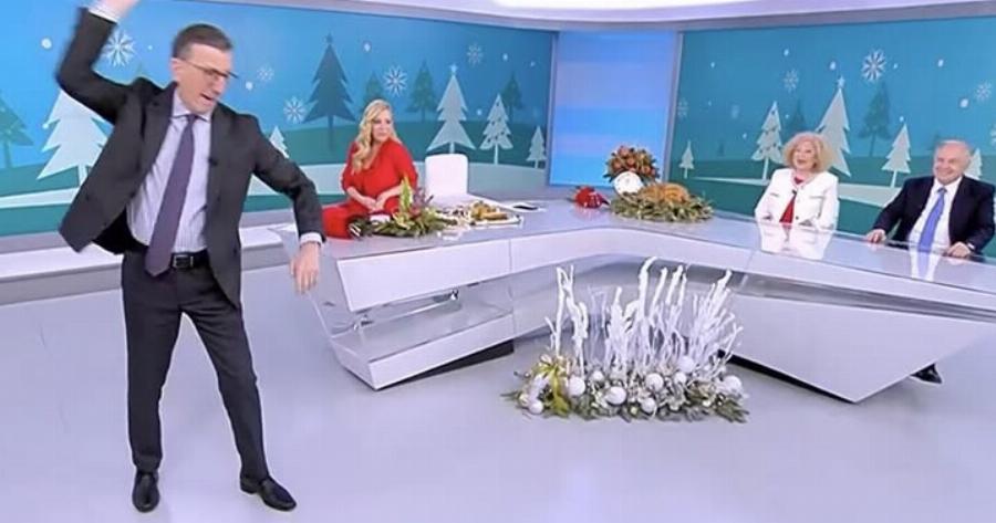 O Άρης Πορτοσάλτε έσπασε το ρόδι στο πλατό του Σκάι και απέσπασε το χειροκρότημα της Μαρίας Αναστασοπούλου Βίντεο