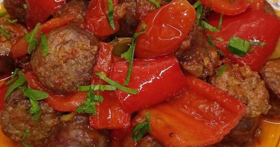 Όποιος τη δοκιμάζει ζητάει ψωμί για βούτες – απίθανη τηγανιά με λουκάνικα!