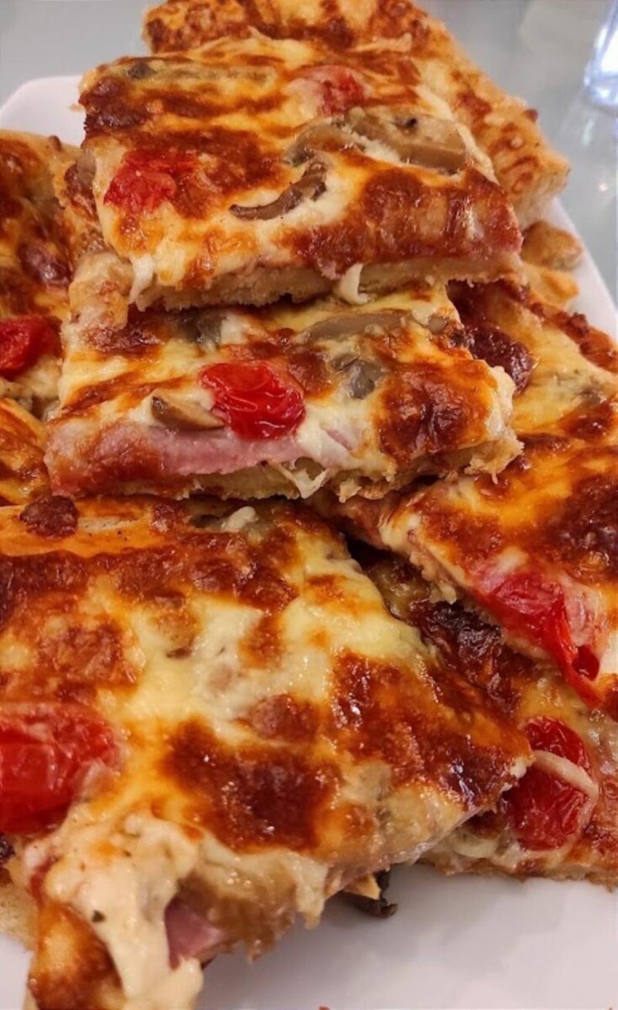 Σπιτική ζύμη πίτσας που θυμίζει ξυλόφουρνο