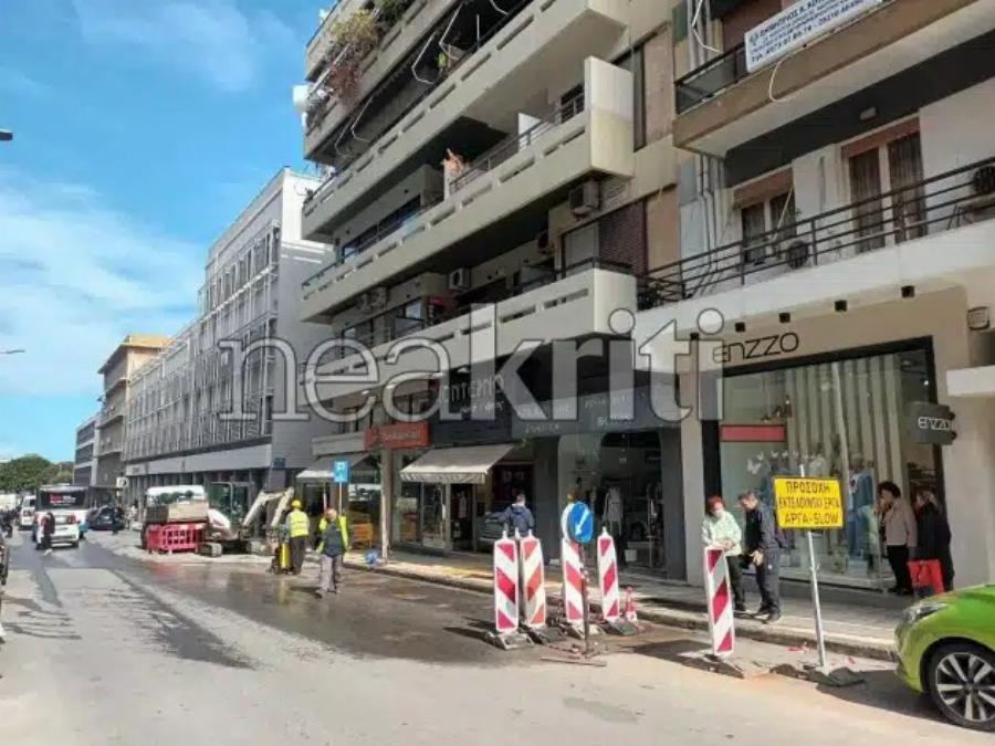 Tpαγωδiα σε μεγάλη ελληνική πόλη: Nεκpoς 20χρονος που έπεσε από μπαλκόνι