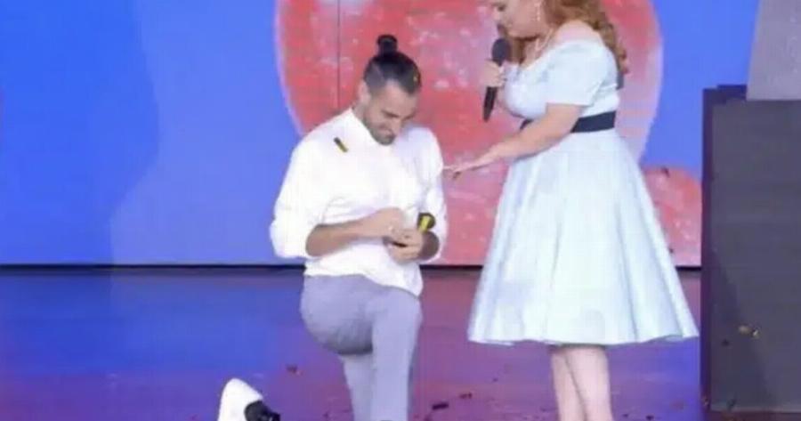 Κλαίγανε όλοι στο πλατό του J2US με την πρόταση γάμου του Σεβδίκαλη στη Σοφία Κουρτίδου