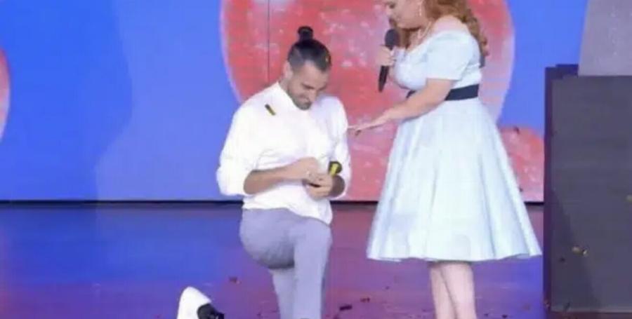 Κλαίγανε όλοι στο πλατό του J2US με την πρόταση γάμου του Σεβδίκαλη στη Σοφία Κουρτίδου