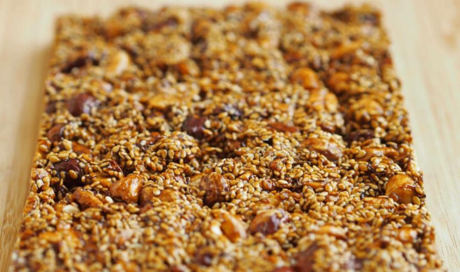 Το ελληνικό παραδοσιακό γλυκό που δίνει ενέργεια, ρίχνει τη χοληστερίνη, προστατεύει την καρδιά και κάνει καλό στα οστά