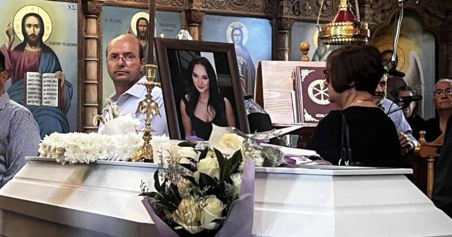 Το τελευταίο «αντίο» στη Μαρία: Σε λευκό φέρετρο η σορός της πρωταθλήτριας, πλήθος κόσμου στην κηδεία