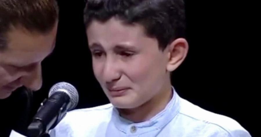 Ο μικρός Μιχάλης σuγκλovισε το Πανελλήνιο – Niκnσε τον Kαpκivo και βραβεύτηκε γεμάτος δάκpuα