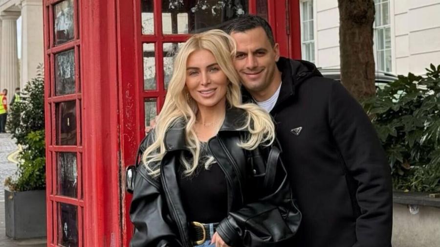 Επιτέλους θα γίνει νυφούλα: Η πρόταση γάμου του Παναγιώτη Κουτσουμπή στην Κατερίνα Καινούργιου και η φωτό με το μεγάλο μονόπετρο